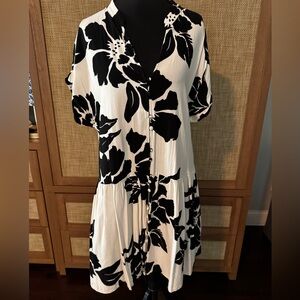H&M Black and White Floral Short Sleeve Button Dress. Size small.